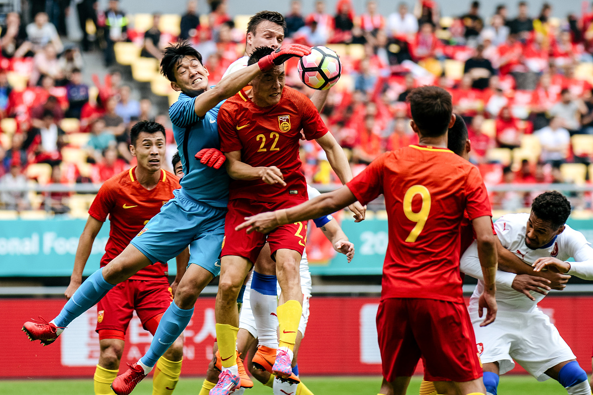 队伍在比赛中团结一心,勇夺胜利 队伍在比赛中团结一心,勇夺胜利