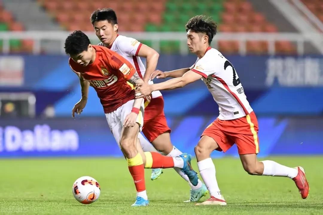 伯里主场遭遇不敌，降级形势日益明朗