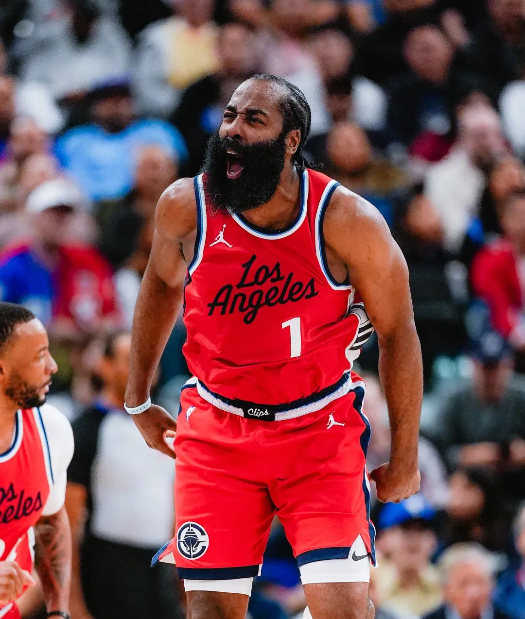 哈登暴扣惊艳全场，篮球技术得到肯定