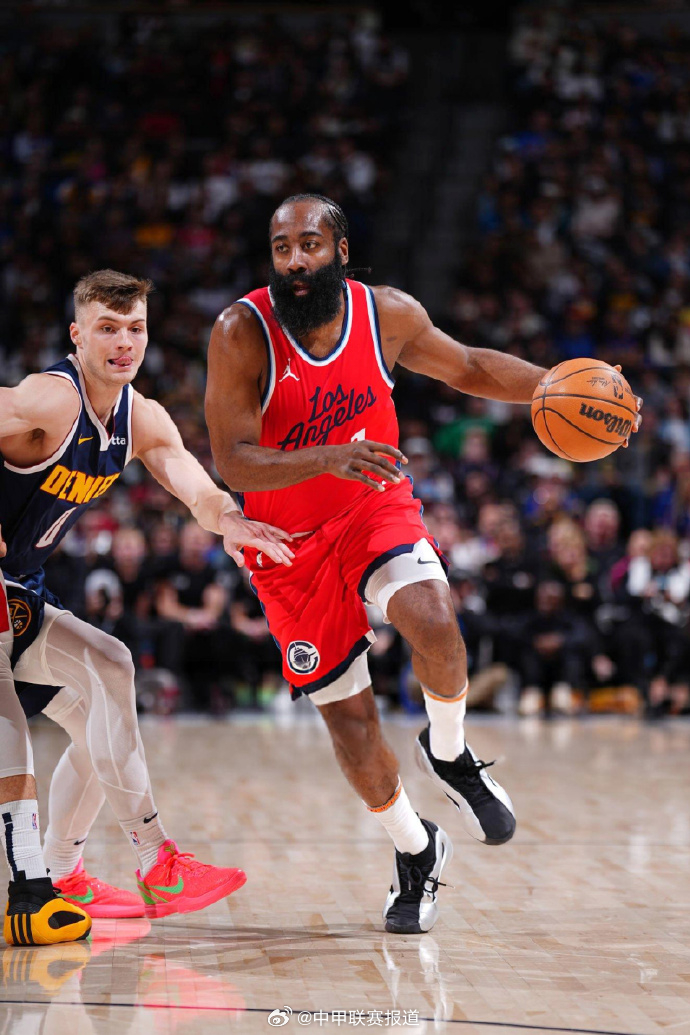 哈登暴扣惊艳全场，篮球技术得到肯定