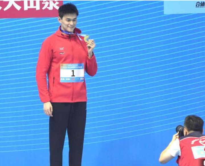 中国游泳名将再度夺金,创出佳绩 中国游泳名将再度夺金,创出佳绩