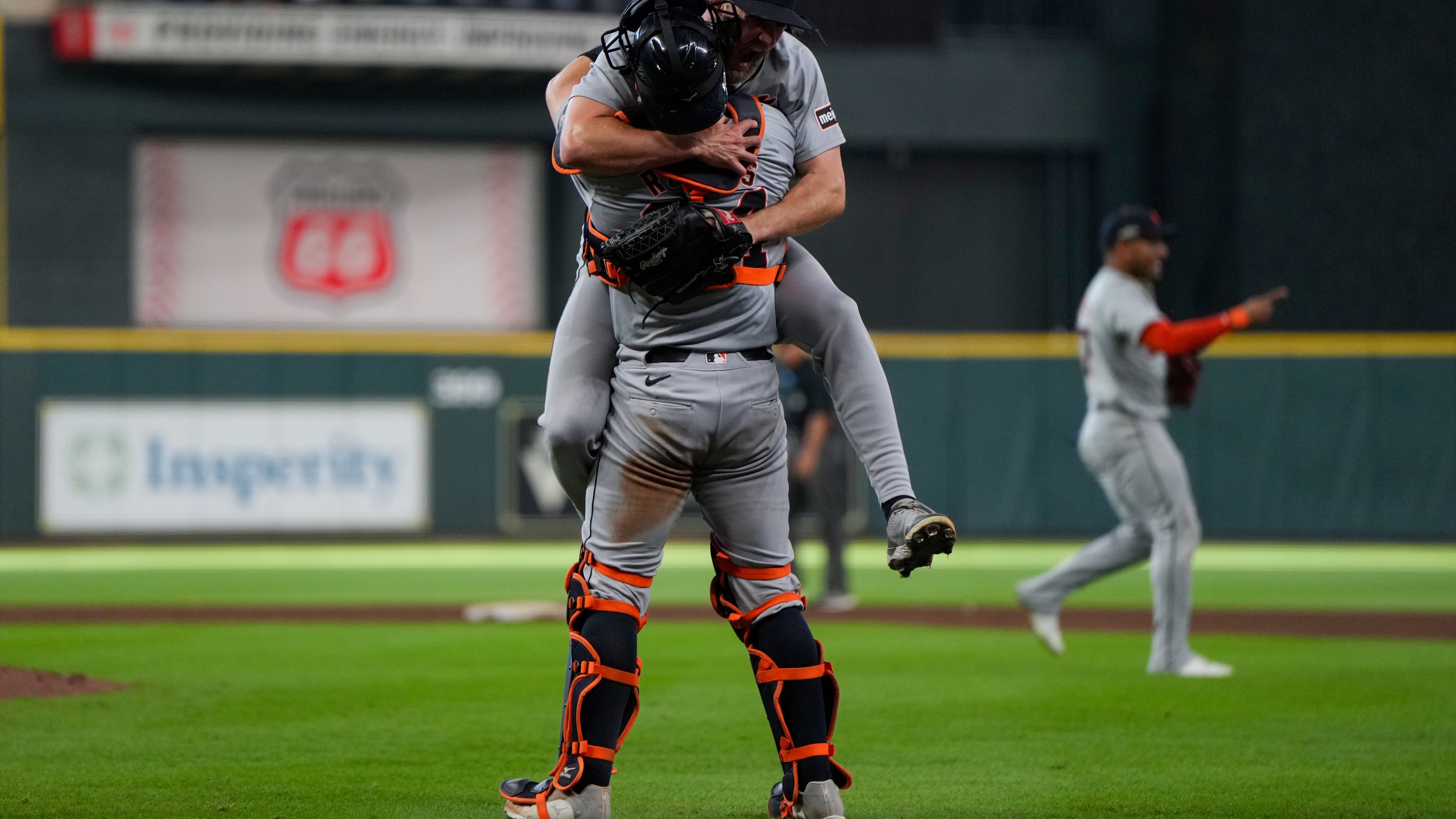 阿斯顿马丁横扫梅赛德斯,拉塞尔扛起全队 阿斯顿马丁横扫梅赛德斯,拉塞尔扛起全队