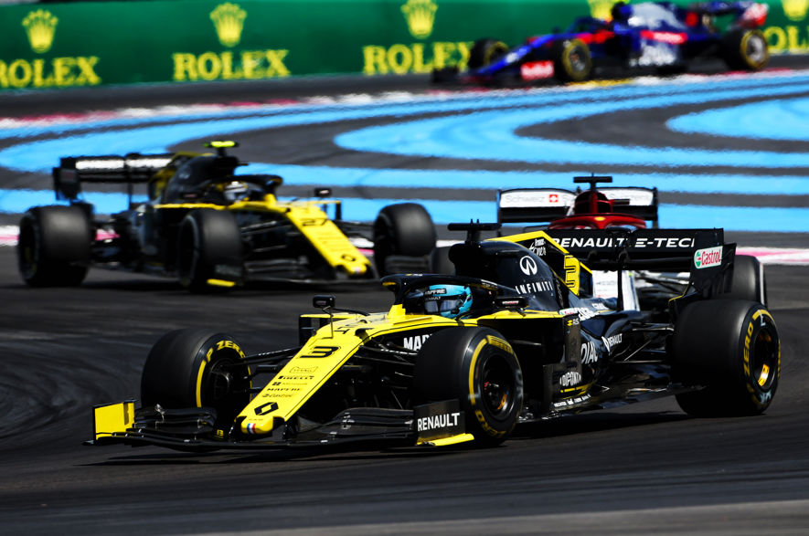 雷诺车队翻盘梅赛德斯，勒克莱尔惊艳四座