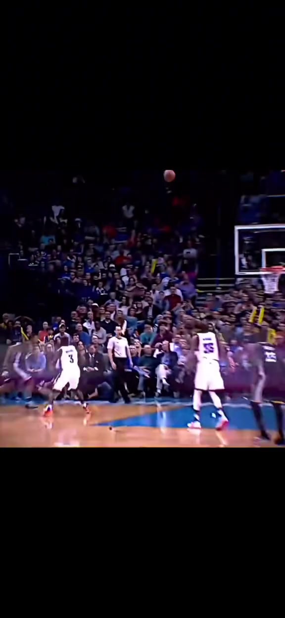 雷霆翻盘马刺，库里高光表现